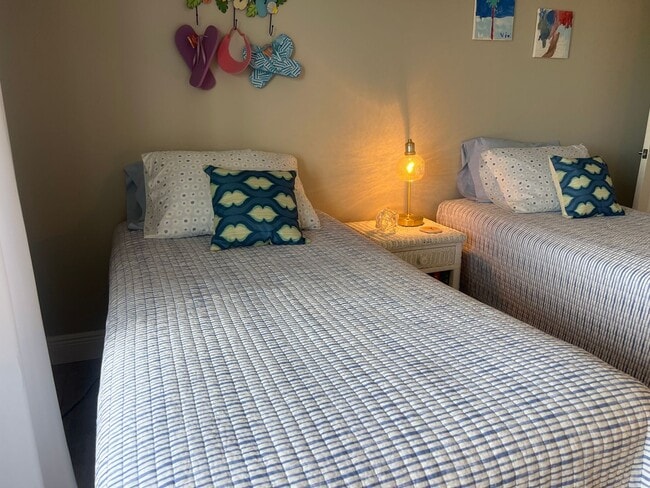 Building Photo - NEW PRICE! 2BD/2BA with Detached Carport on Venice Island!