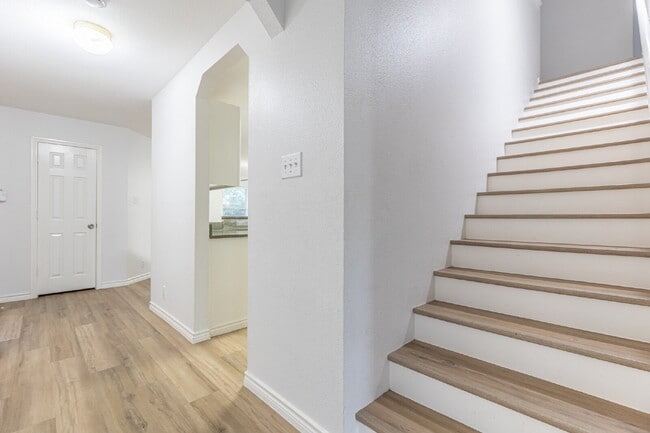 Building Photo - 228 Sophia Cir