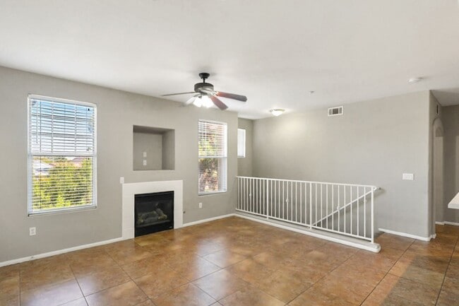 Building Photo - 3 Bedroom North Las Vegas Condo Convenient...