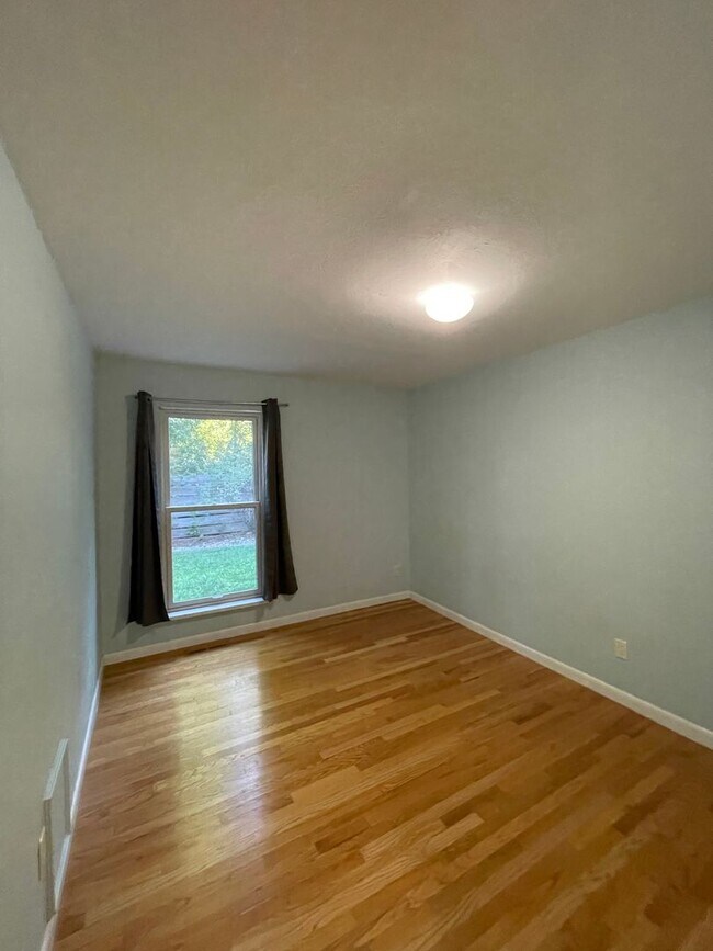 Building Photo - Lovely 3 BED / 2 BATH family home in Parkside neighborhood!