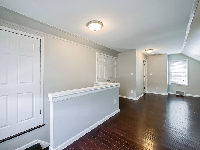 Building Photo - Charming Royal Oak Bungalow Near Downtown!