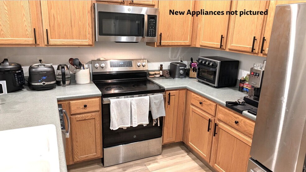Building Photo - 2855 Rock Creek Cir