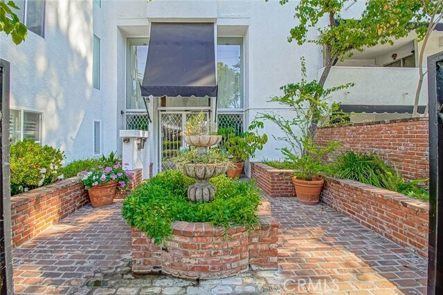 Building Photo - 4950 Louise Ave