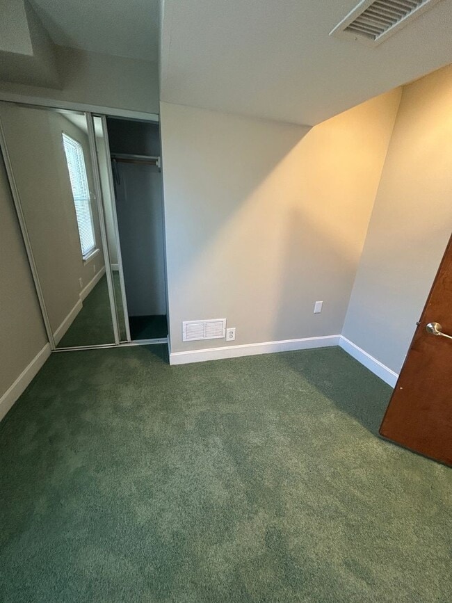 Building Photo - 909-911 Connecticut