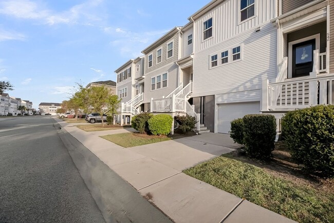 Building Photo - 544 McLernon Trce