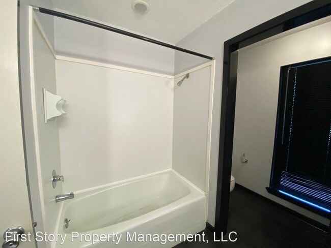 Building Photo - 4 br, 2 bath House - 548 Maclay Road