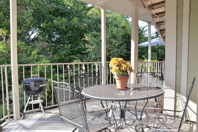 Building Photo - Renovated 2 Bedroom Condo at The Oaks of Lakewood