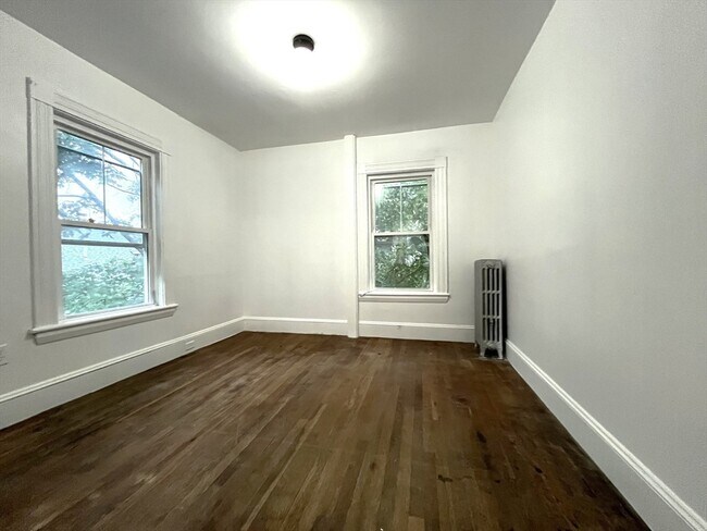Building Photo - 166 Elliot St