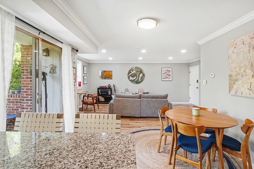 Building Photo - 333 Homeland Southway