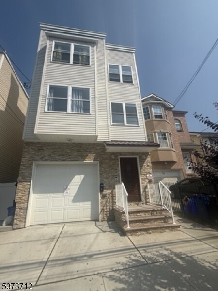 Building Photo - 720 S 20th St