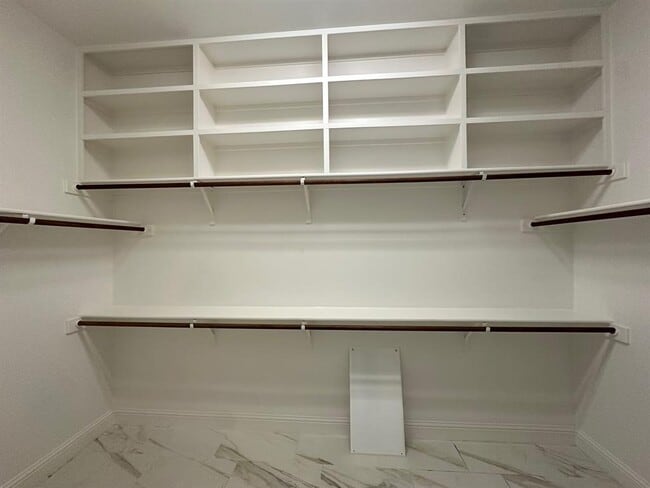 Building Photo - 906 Madison Fork Dr