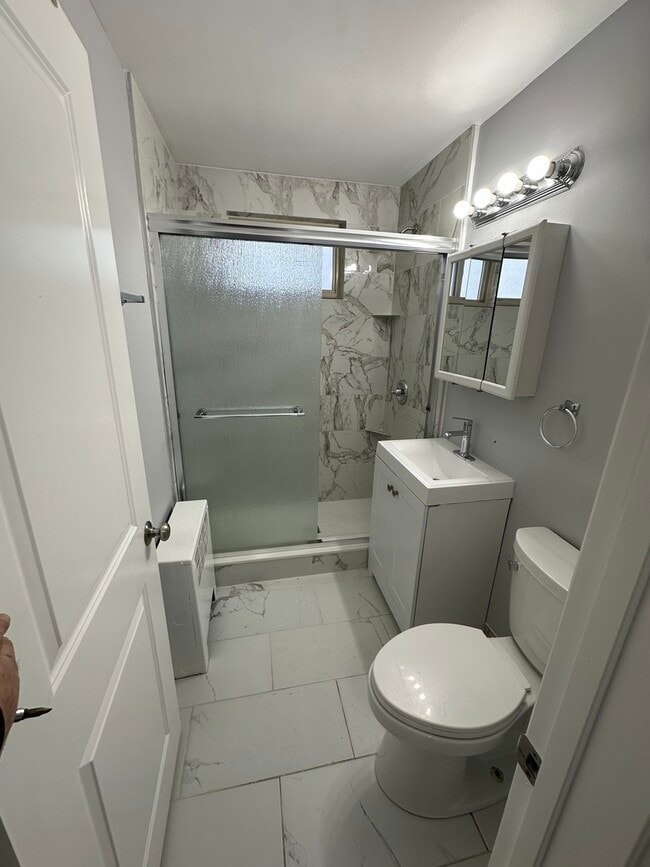 Building Photo - 2409 W Jarvis Ave