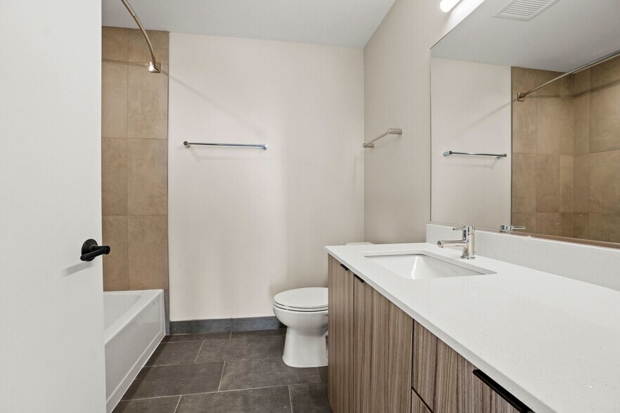 Building Photo - 4603 N Broadway