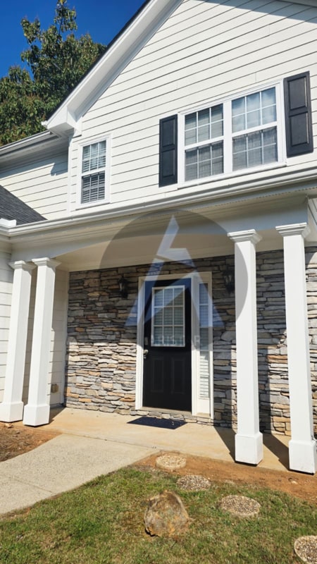 Building Photo - 2624 McGuire Dr