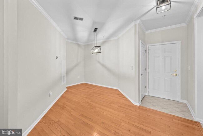 Building Photo - 4951 Brenman Park Dr
