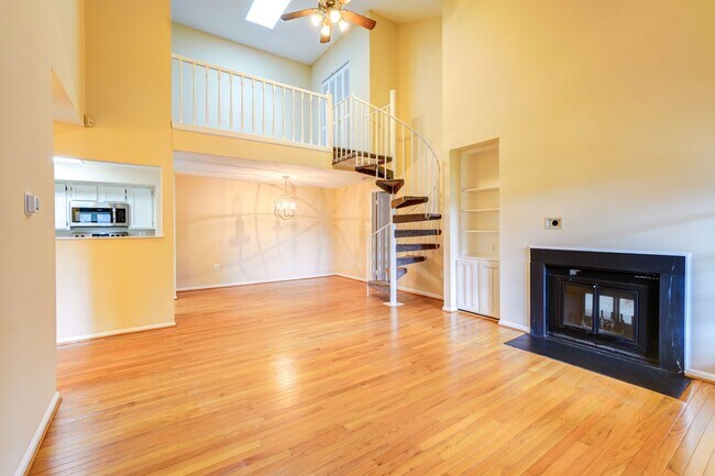 Building Photo - Beautiful 2-Bedroom 2-Bathroom Condo with Loft In The Heart of Germantown
