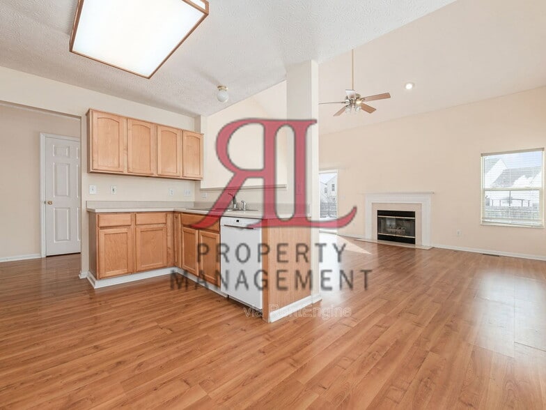 Building Photo - 5567 Hillbrook Dr