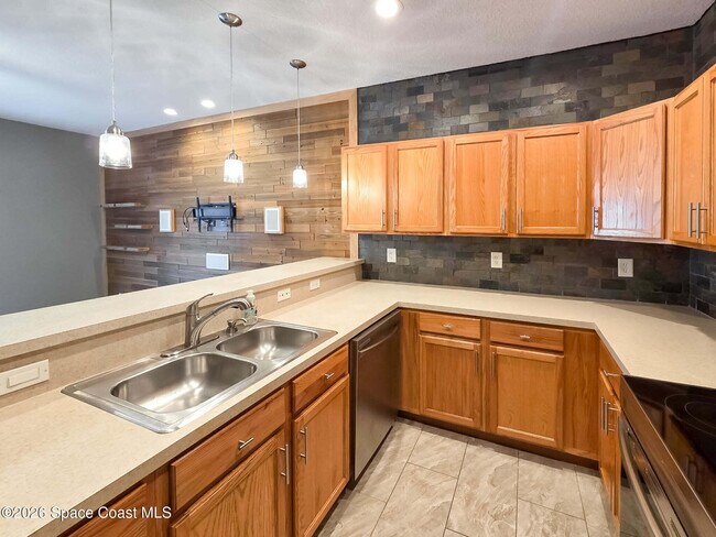 Building Photo - 1015 Venetian Dr