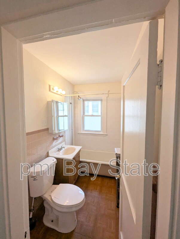 Building Photo - 37 Brainard St