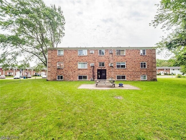 Building Photo - 660 S Shore Ct