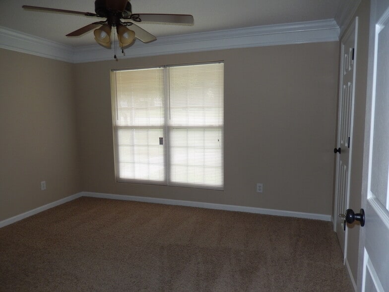 Large Bedroom - 2065 Pinemount Blvd