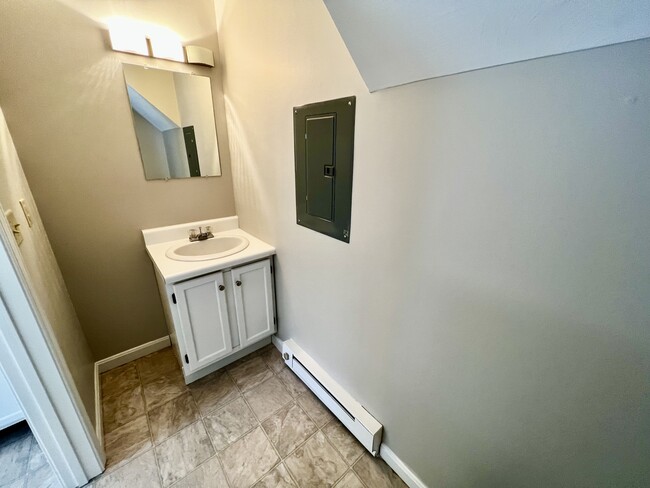 1/2 Bath Down - 75 Baldwin Dr