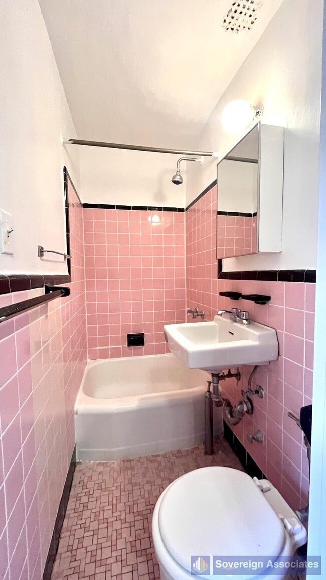 Building Photo - 936 West End Ave