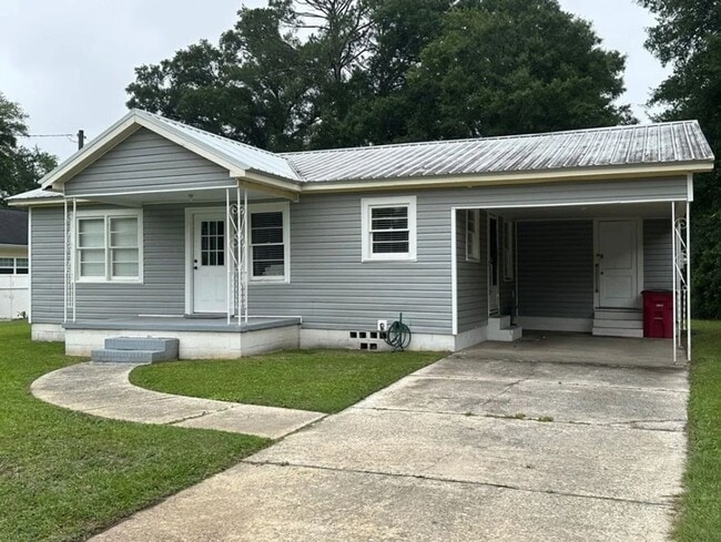 Building Photo - 2 Bed/1 Bath House