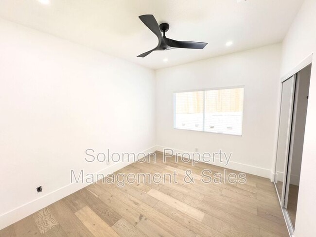 Building Photo - 1111 Britem Ct