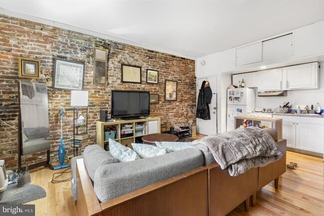 Building Photo - 515 S 6th St