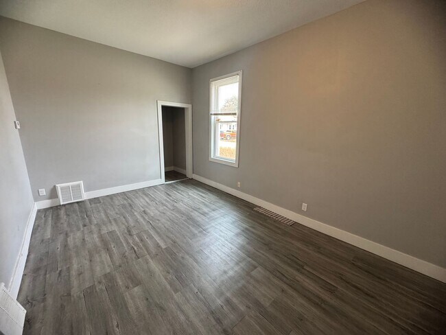 Building Photo - HM 929 4th Ave
