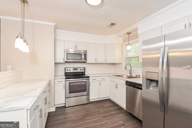 Building Photo - 19 Sioux Rd NE