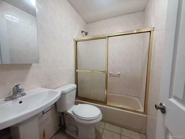 Building Photo - 37-26-37112 112th St