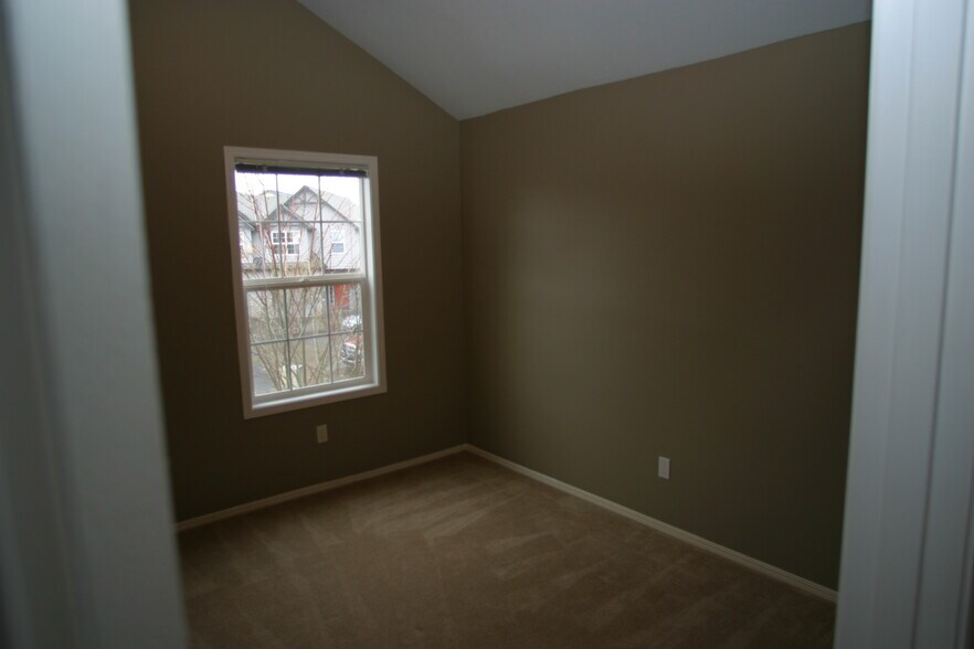 Building Photo - 3125 NE 13th Pl