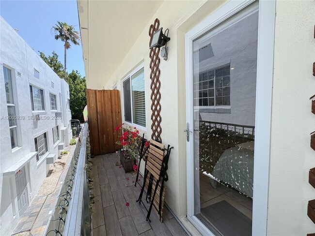 Building Photo - 944 Meridian Ave