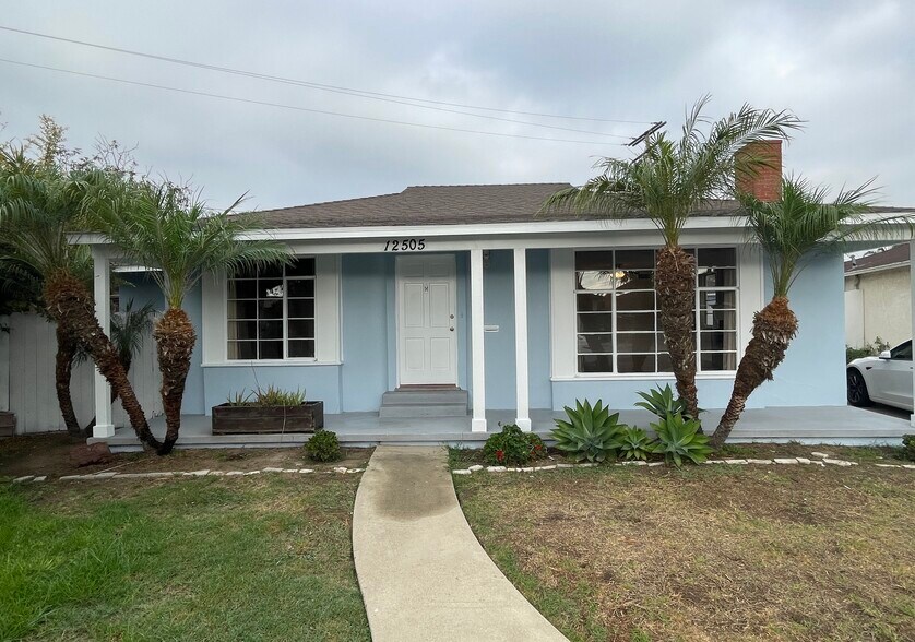 Primary Photo - 12505 Manor Dr