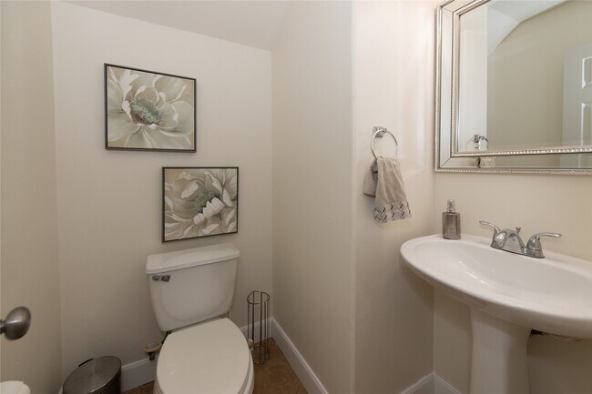 Building Photo - 1914 Lakeside Xing