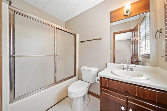Building Photo - 106 Robinhood Dr