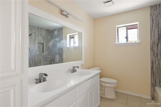 Building Photo - 3104 Goldcrest Ave