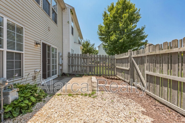 Building Photo - 10235 Kendra Ct