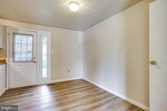 Building Photo - 6075 Cedar Wood Dr