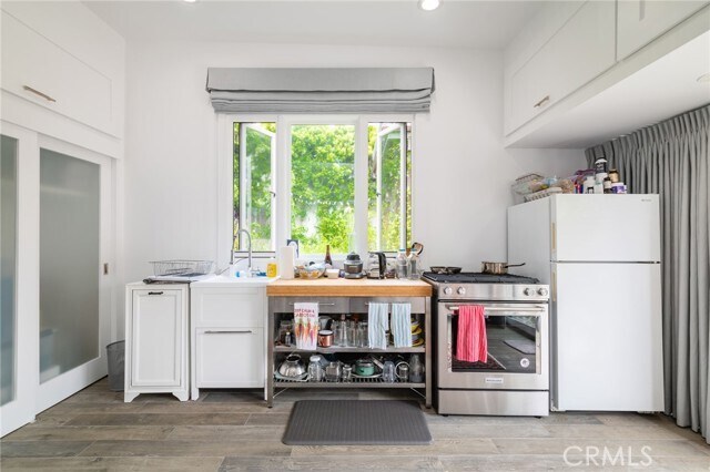 Building Photo - 1949 N Catalina St