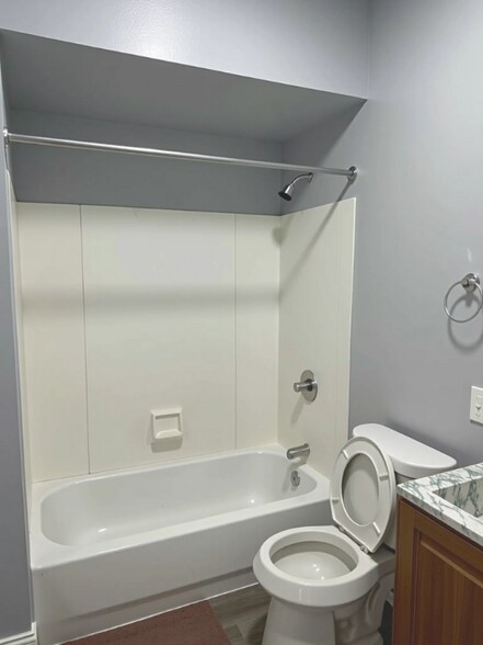 Building Photo - 1338 Lakeview Rd