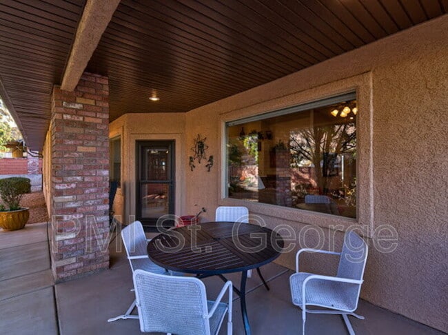 Building Photo - 621 Rolling Hills Dr