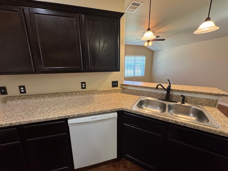 Building Photo - 4305 Cambridge Dr