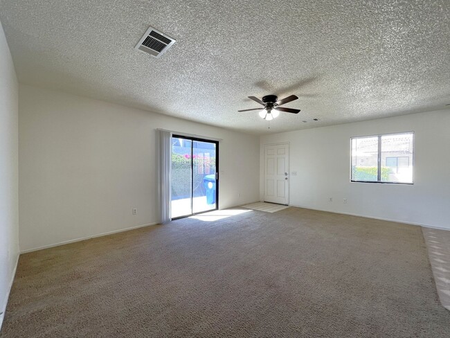 Building Photo - AVAILABLE NOW!! 2 Bedroom 2 Bathroom Condo...