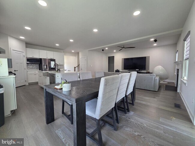 Building Photo - 7550 Mint Springs Ct