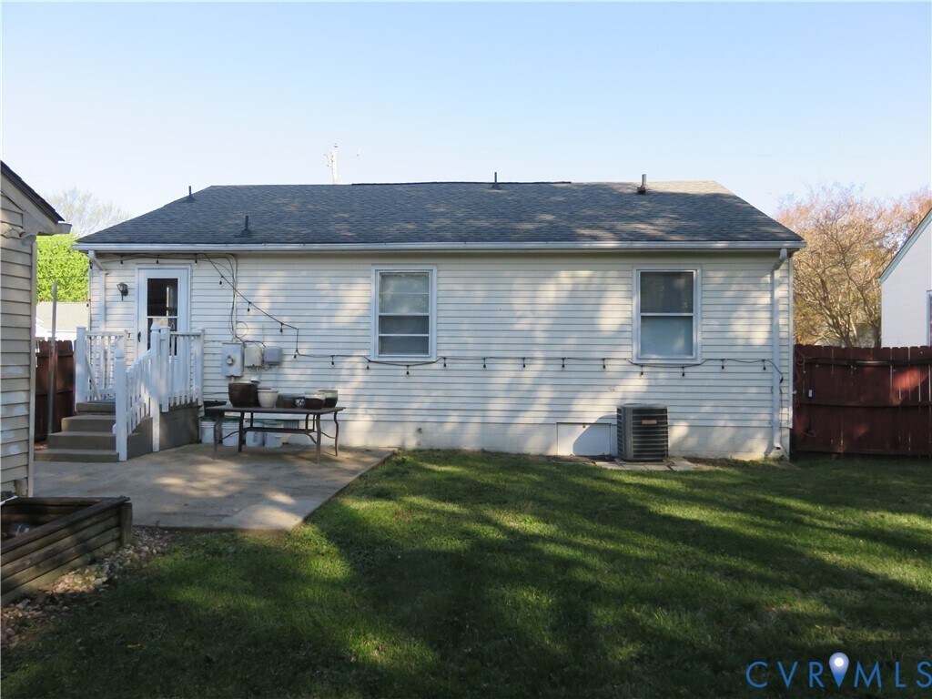 Building Photo - 7 S Daisy Ave