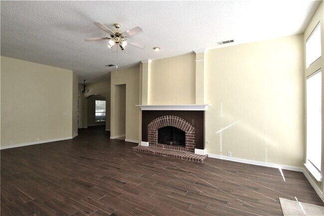 Building Photo - 2708 Cascade Dr