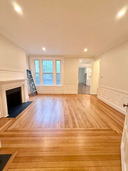 Building Photo - 1726 Beacon St